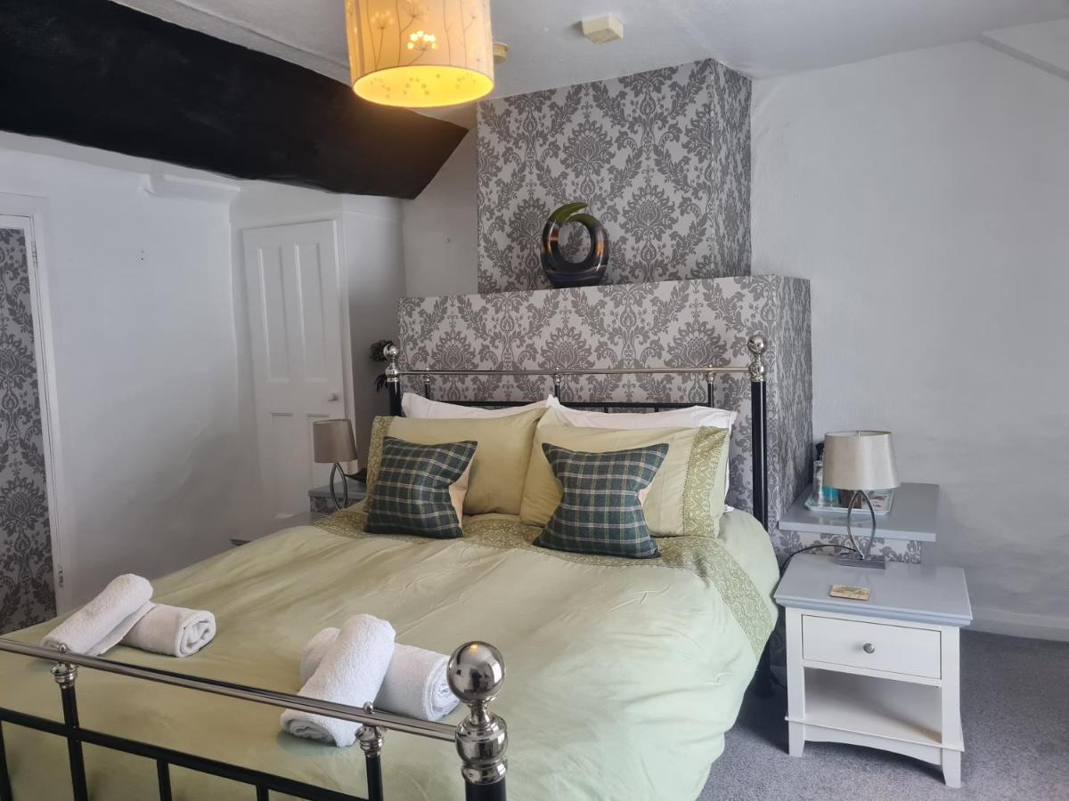 The Crown Inn - Wentnor Bishop's Castle Room photo