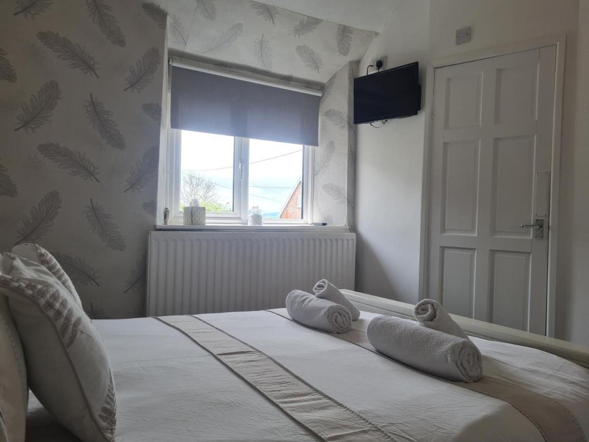 The Crown Inn - Wentnor Bishop's Castle Room photo